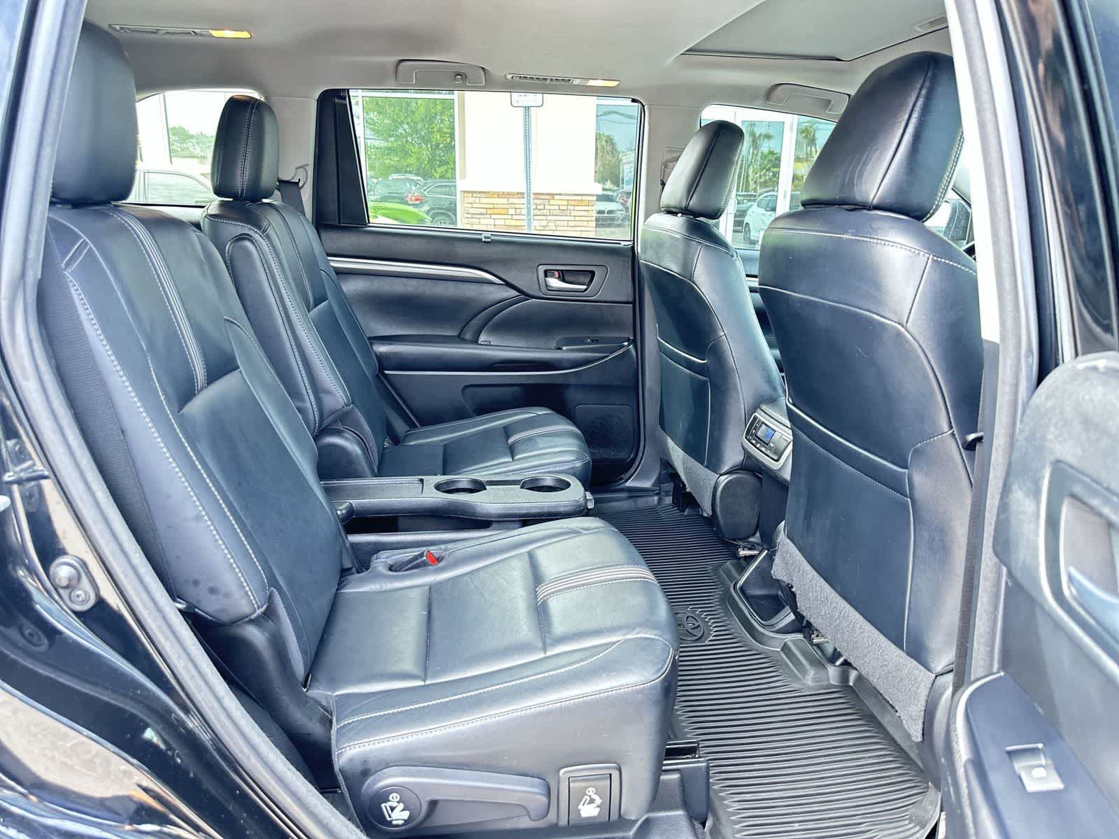 Used 2018 Toyota Highlander SE AWD/4WD image 16