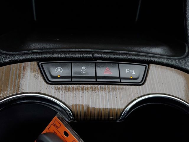 Used 2022 GMC Acadia SLE image 32