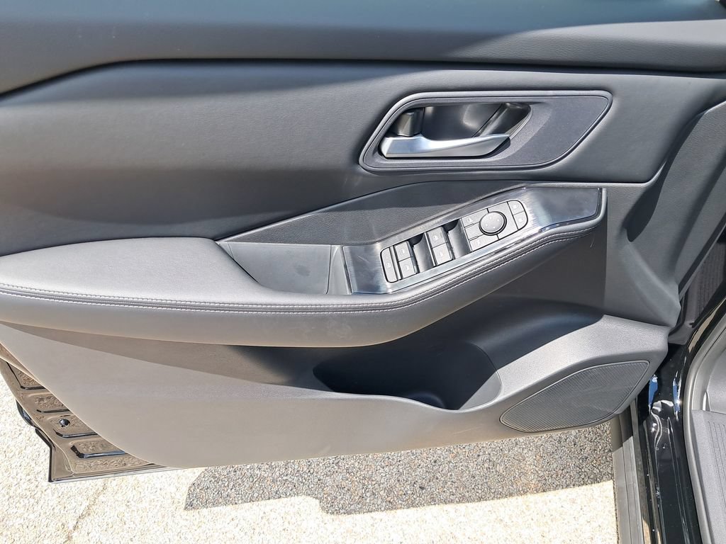 New 2026 Nissan Rogue SV w/ Cold Weather Package AWD/4WD image 11