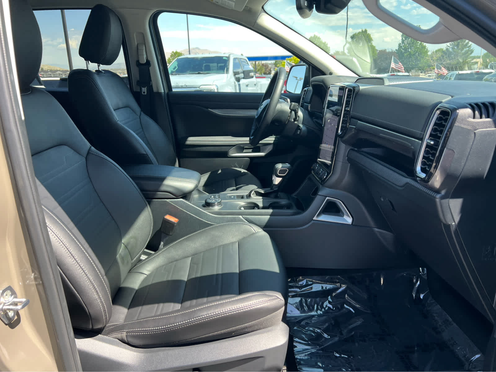 Used 2025 Ford Ranger Lariat w/ FX4 Off-Road Package AWD/4WD image 17