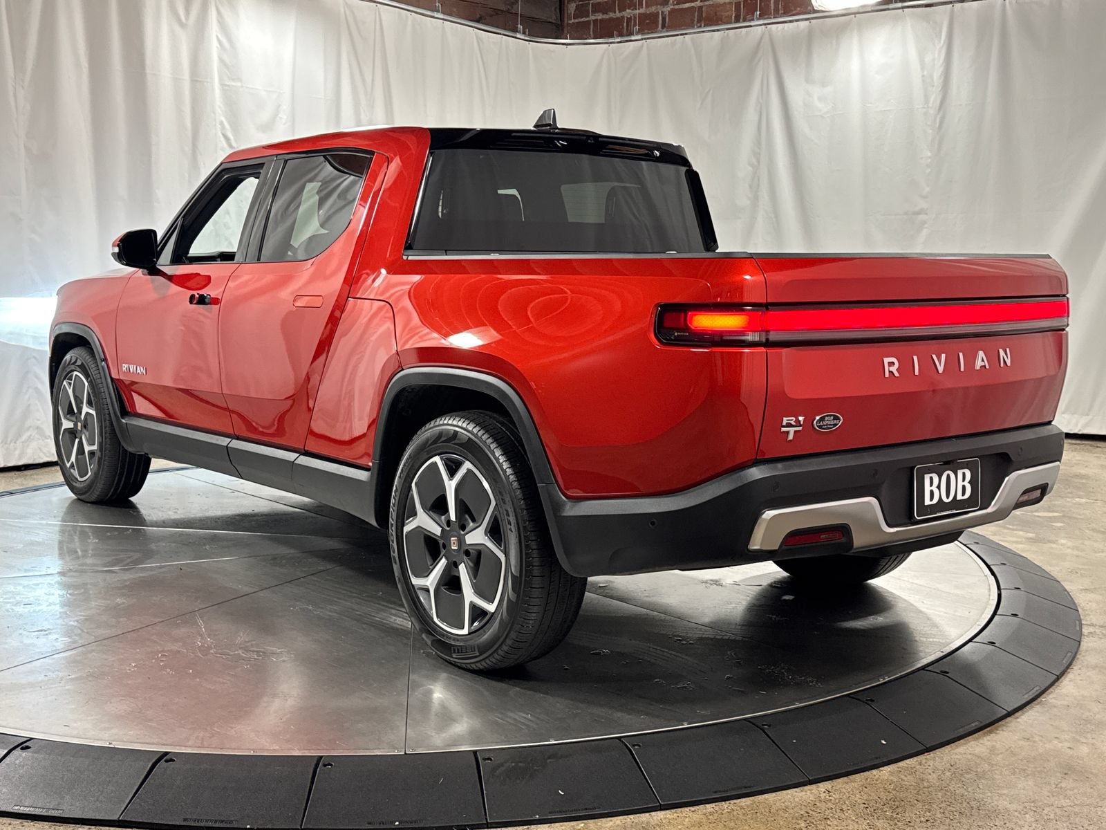 Used 2024 Rivian R1T Adventure AWD/4WD image 10