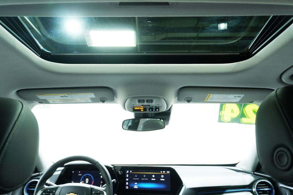 Used 2024 Chevrolet Trax LT w/ Sunroof Package FWD image 22