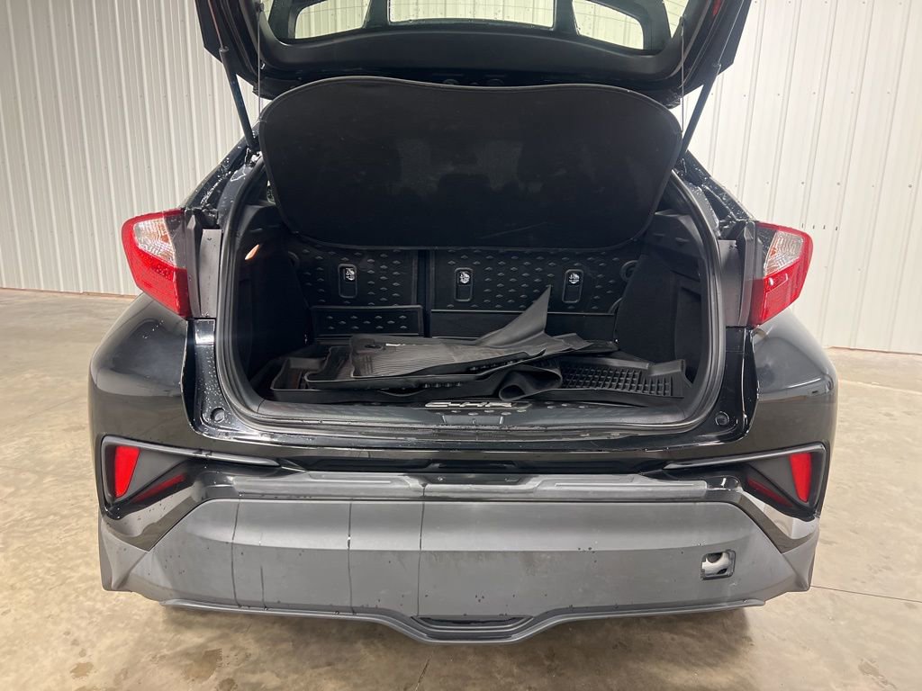 Used 2020 Toyota C-HR XLE image 6