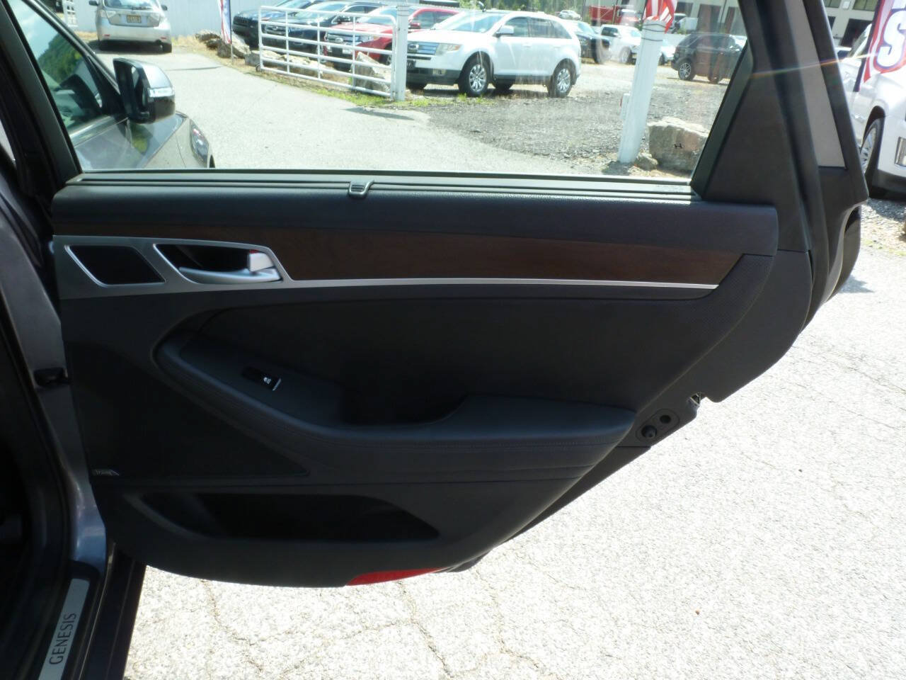 Used 2015 Hyundai Genesis 5.0 RWD image 36