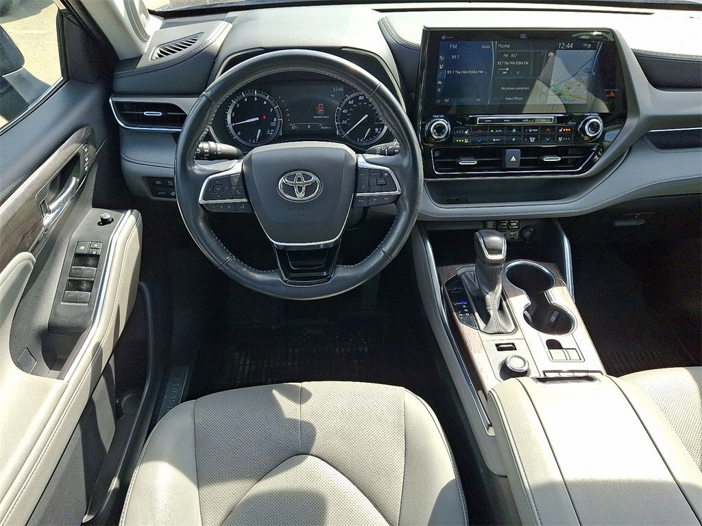 Used 2021 Toyota Highlander Limited image 11