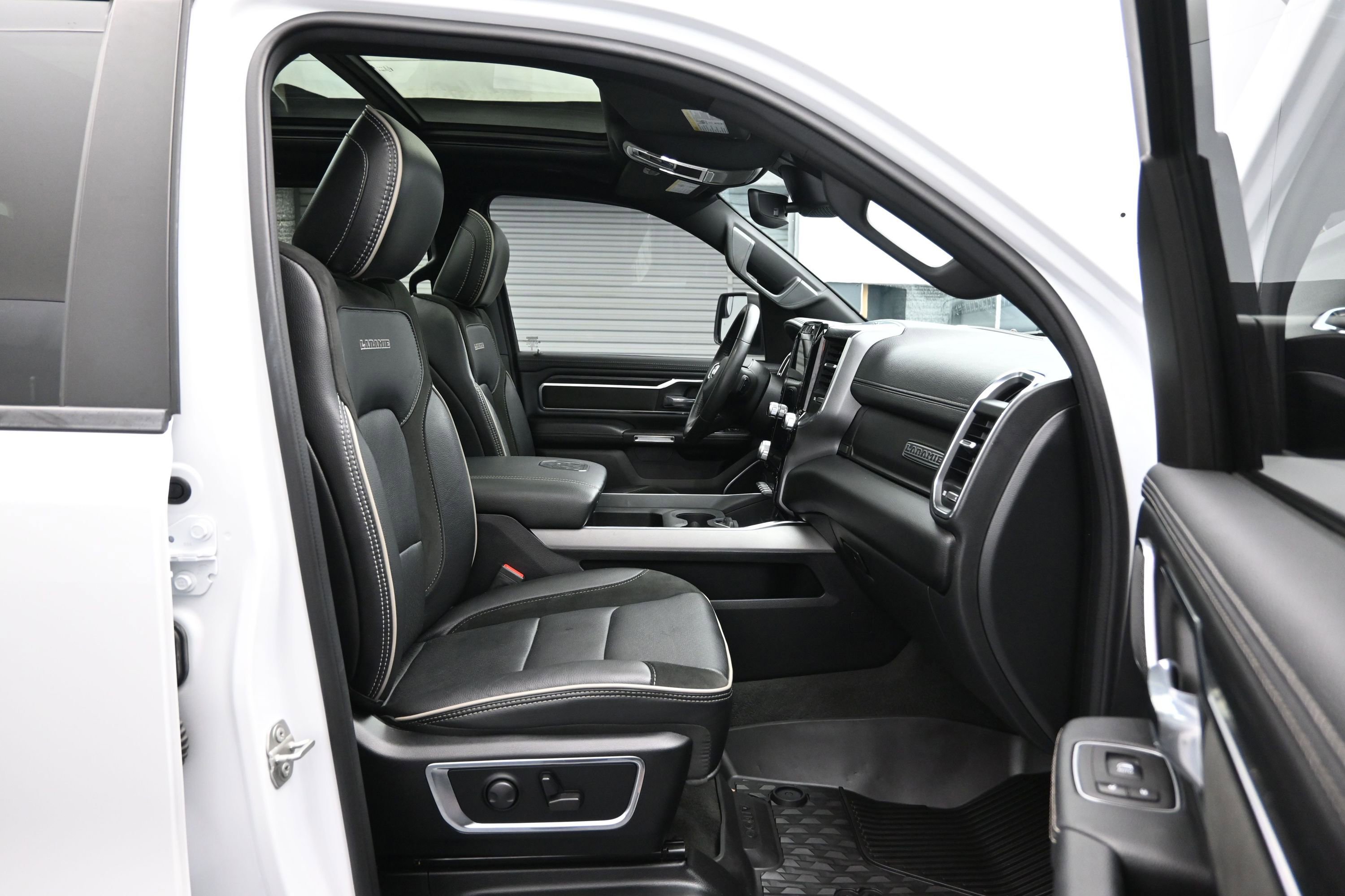 Used 2024 RAM 1500 Laramie AWD/4WD image 13