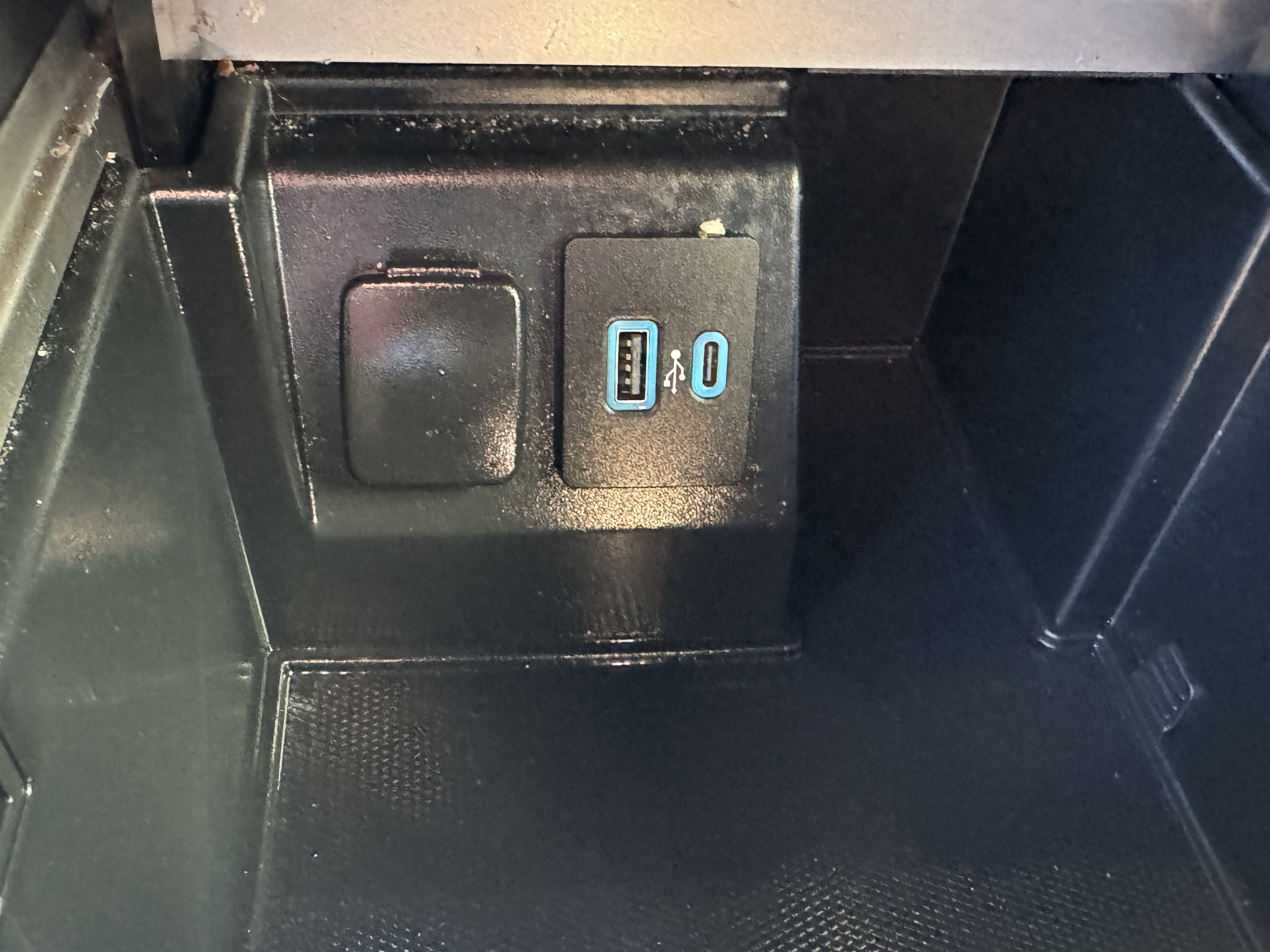 Used 2020 Ford Explorer ST w/ ST Street Pack image 27