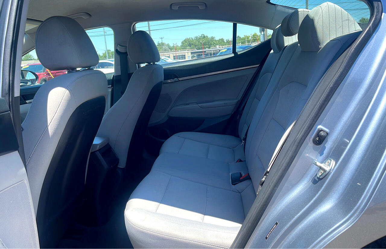 Used 2017 Hyundai Elantra SE image 13
