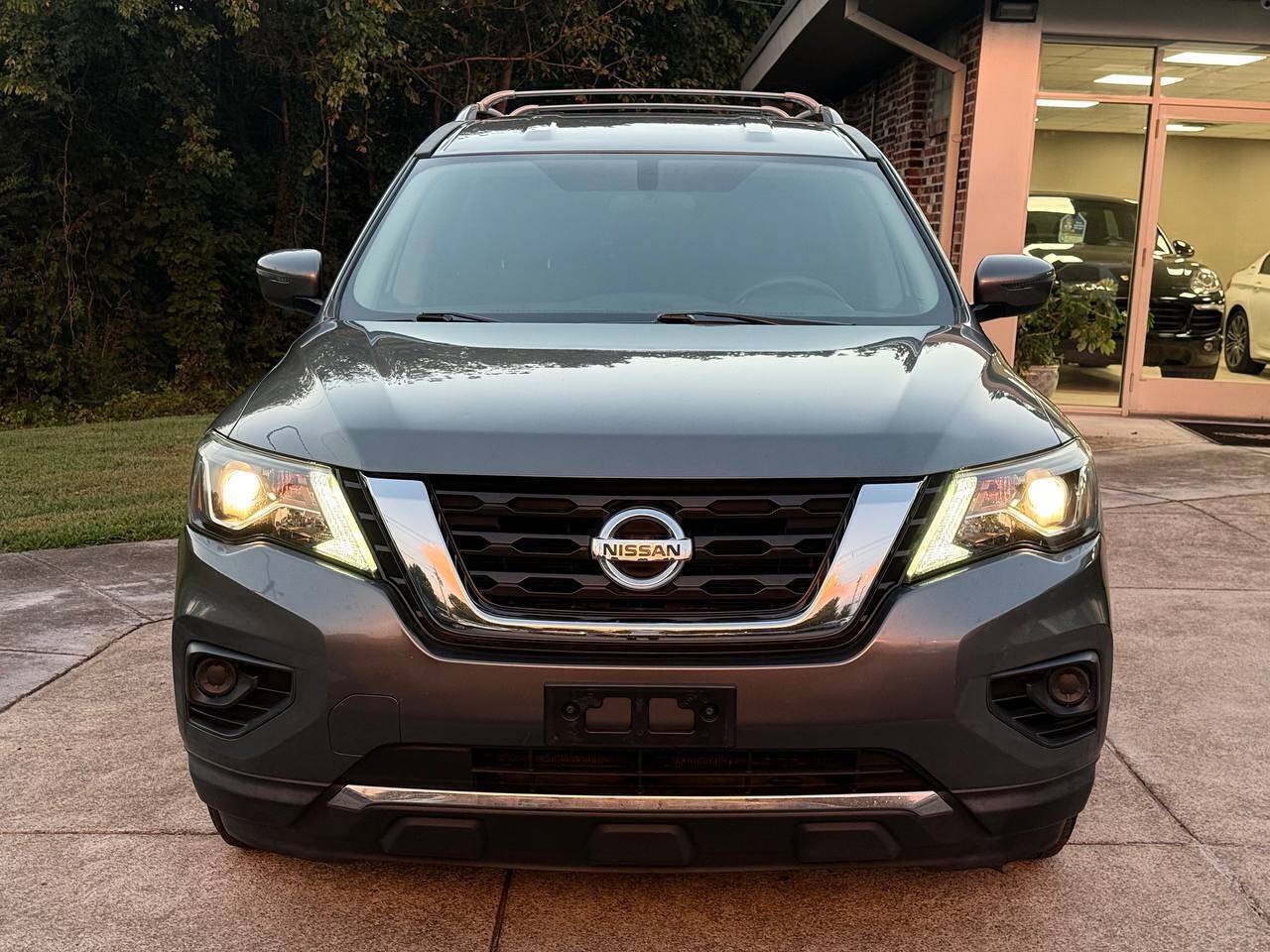 Used 2020 Nissan Pathfinder S FWD image 2