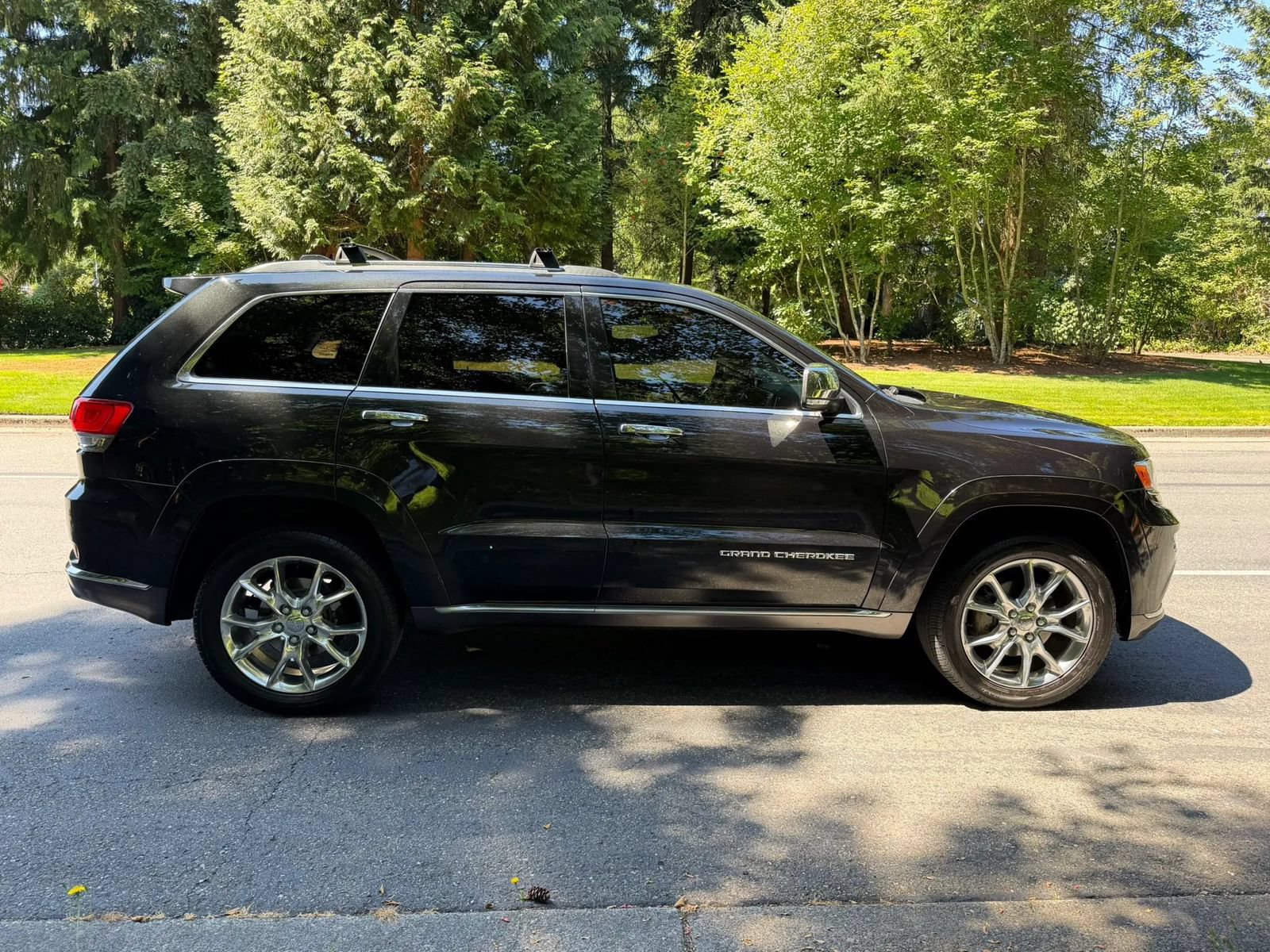 Used 2014 Jeep Grand Cherokee Summit AWD/4WD image 9