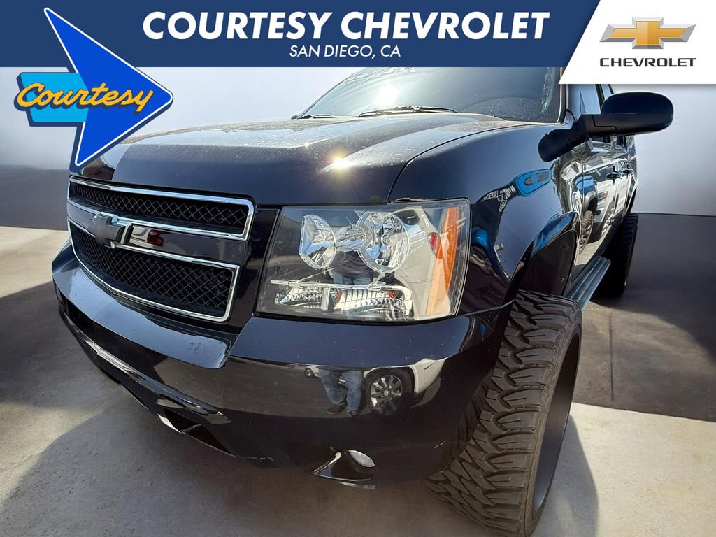 Used 2011 Chevrolet Suburban LT image 1