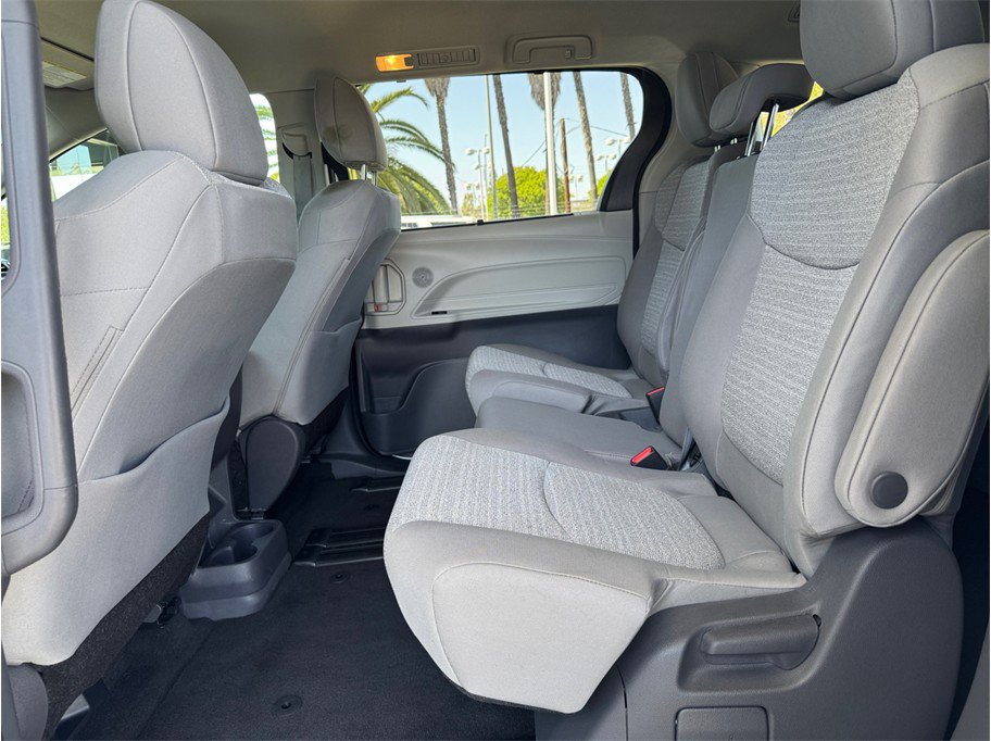 Used 2021 Toyota Sienna LE image 21