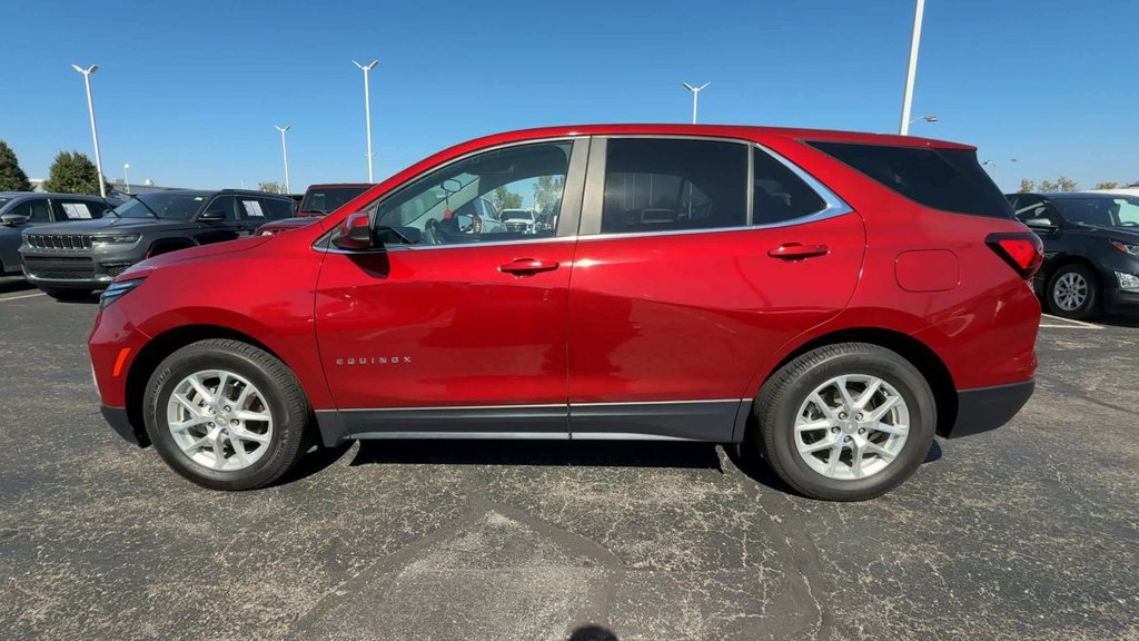 Used 2022 Chevrolet Equinox LT w/ LPO, Cargo Package FWD image 5