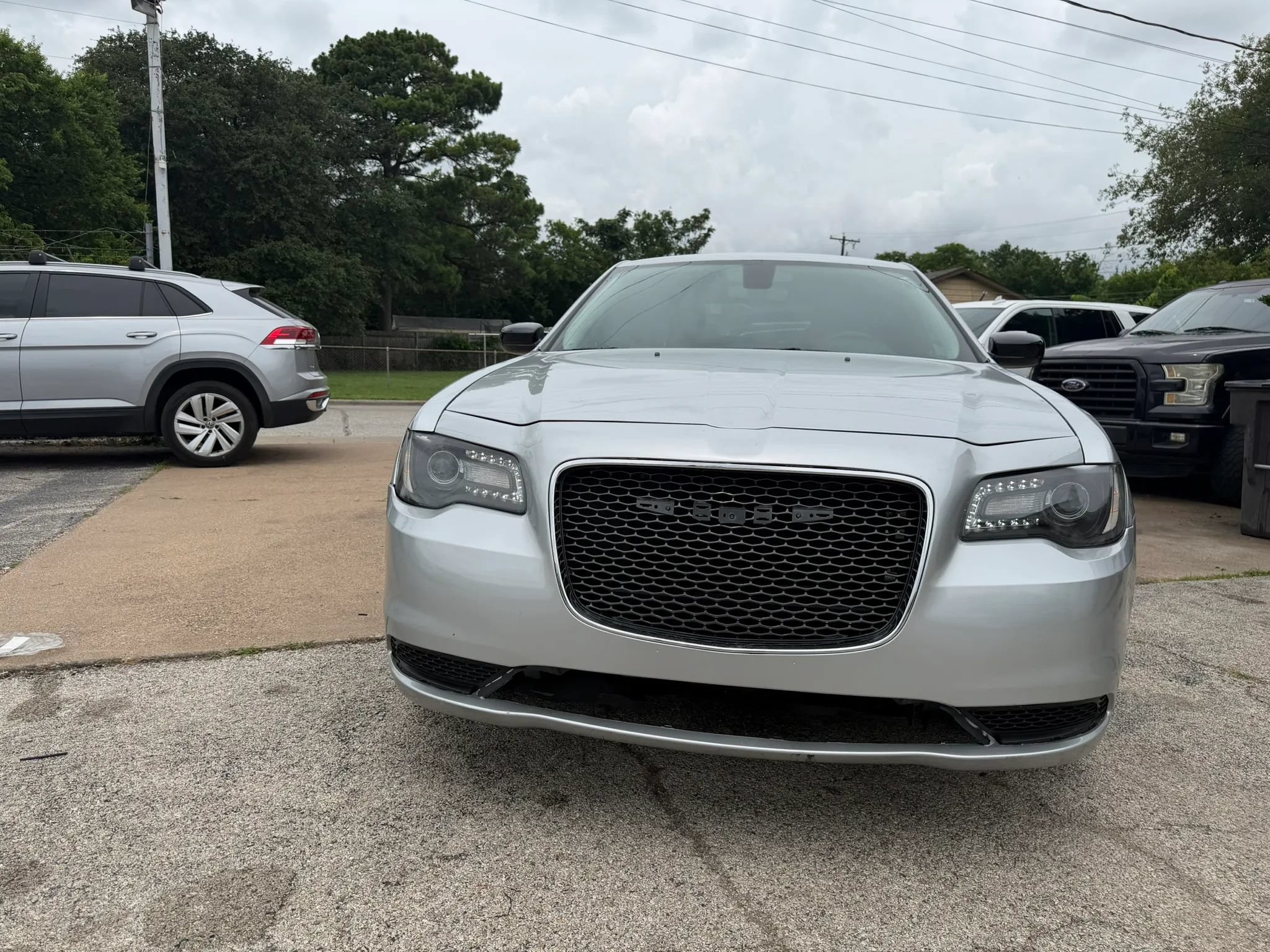 Used 2023 Chrysler 300 Touring w/ Sport Appearance Package RWD image 2