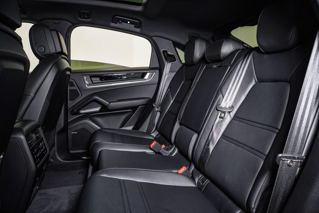 Certified 2026 Porsche Cayenne E-Hybrid Coupe AWD/4WD image 17