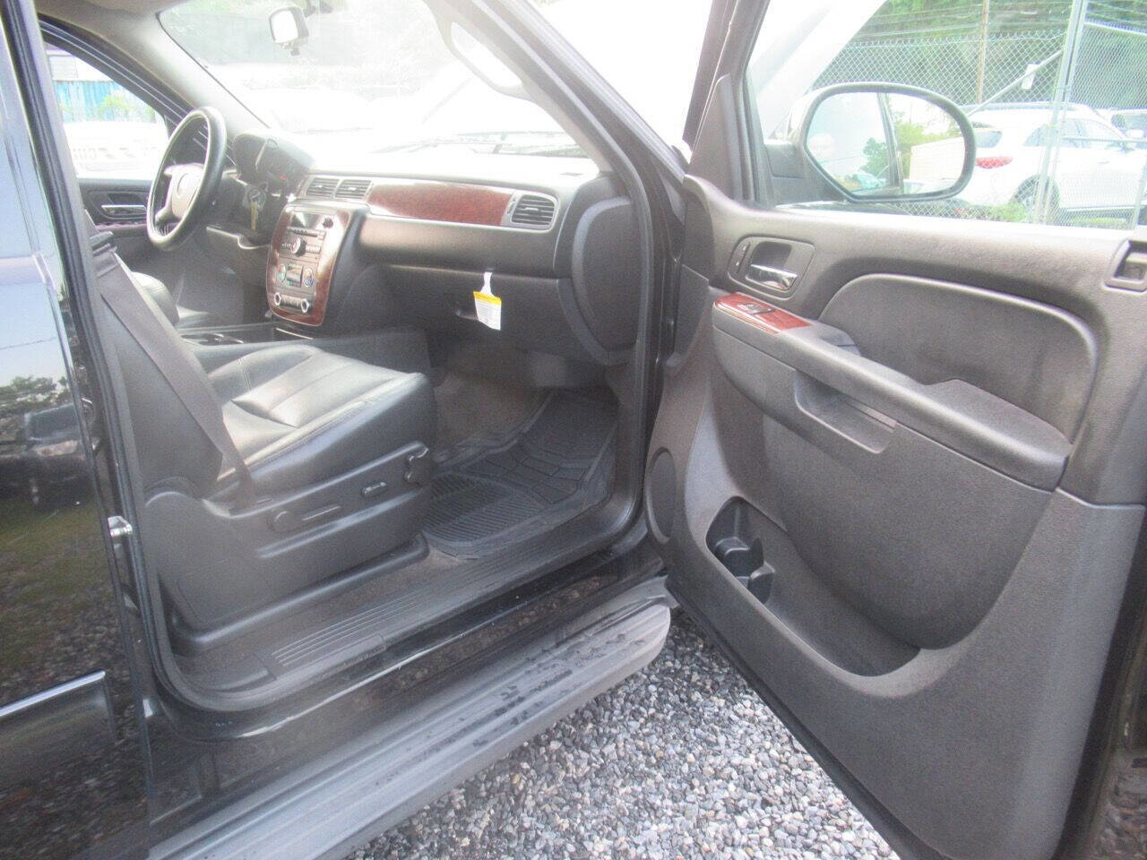 Used 2013 Chevrolet Suburban LT AWD/4WD image 20