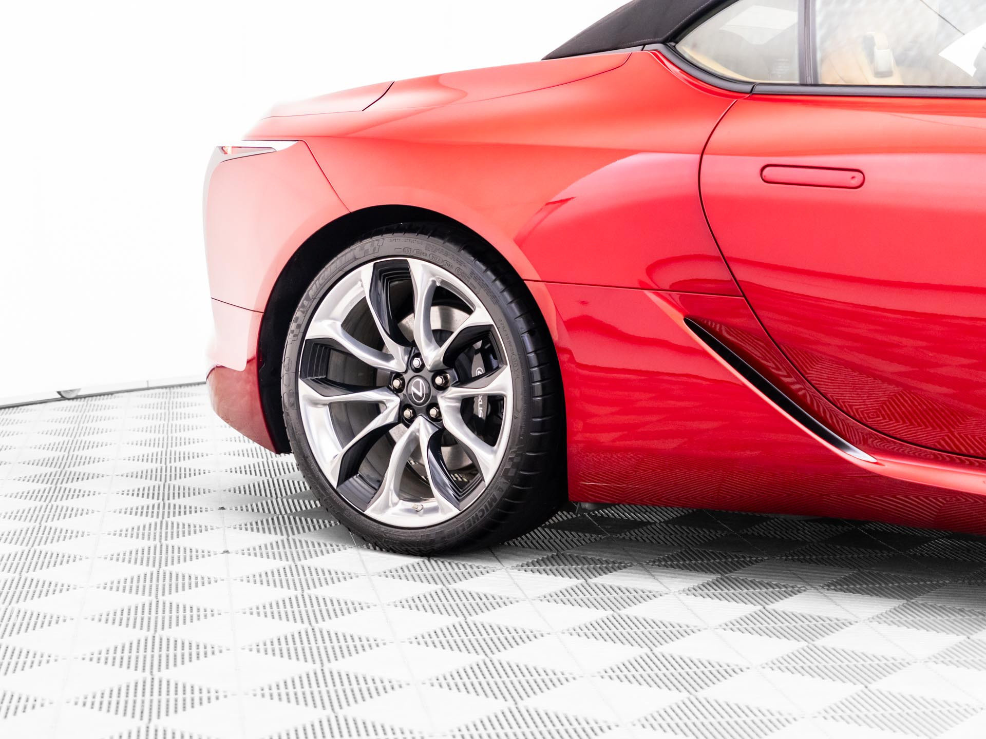 Used 2021 Lexus LC 500 Convertible w/ Touring Package RWD image 29