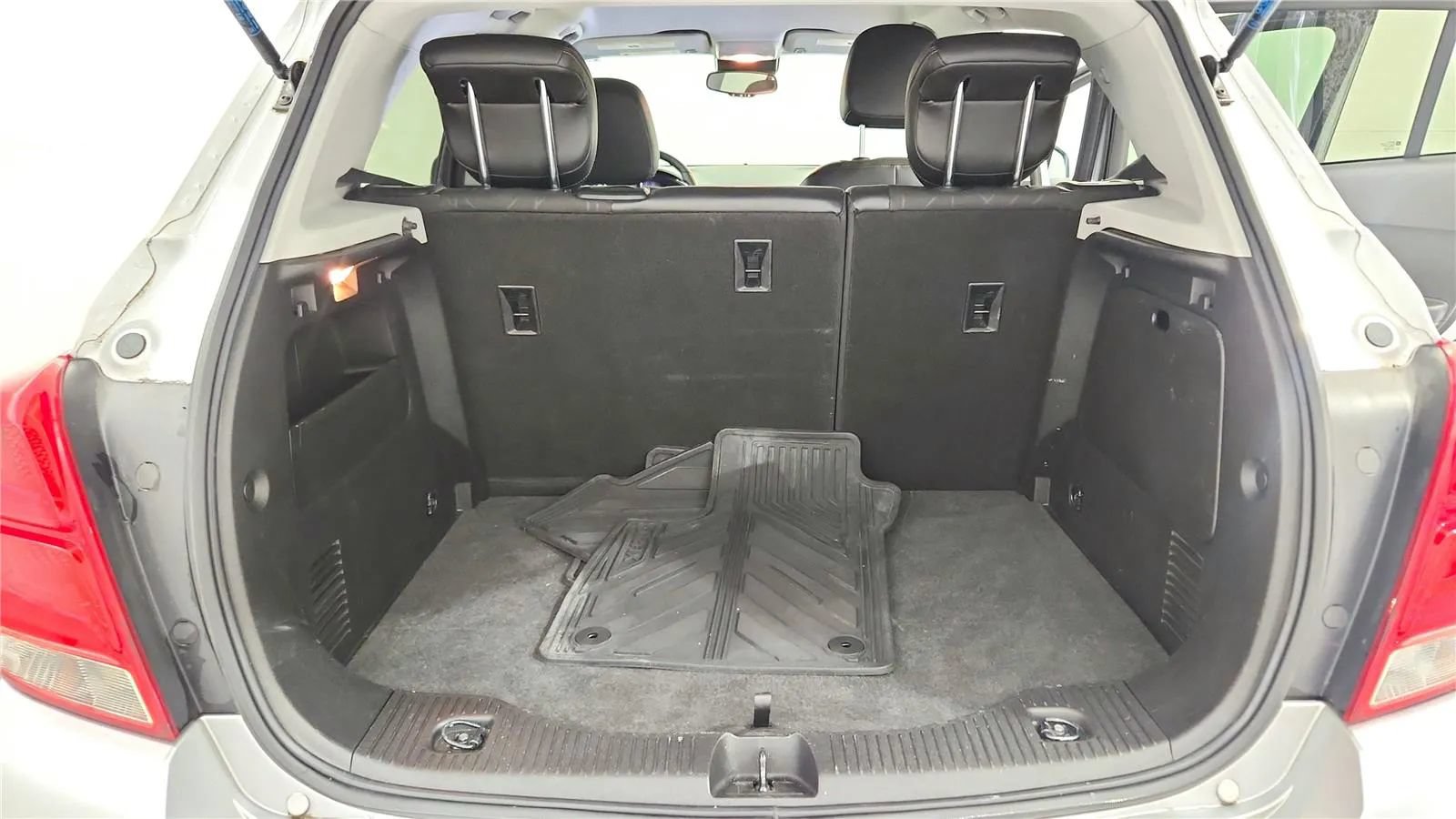 Used 2019 Chevrolet Trax LT w/ Driver Confidence Package FWD image 19