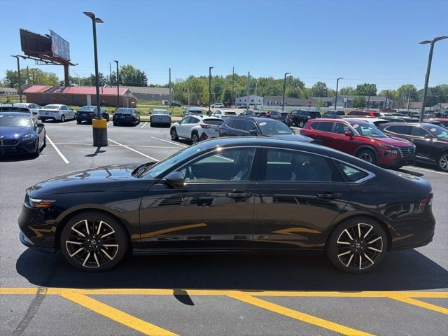 Used 2023 Honda Accord Touring image 3