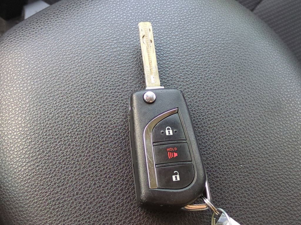 Used 2021 Toyota RAV4 LE image 23