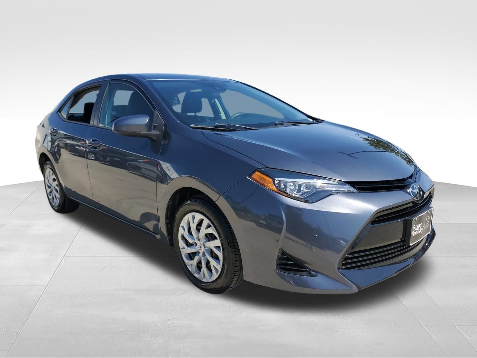 Used 2018 Toyota Corolla LE FWD image 3