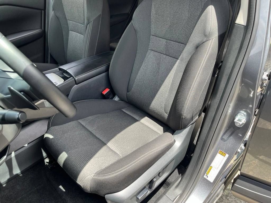 Used 2025 Nissan Rogue SV FWD image 33