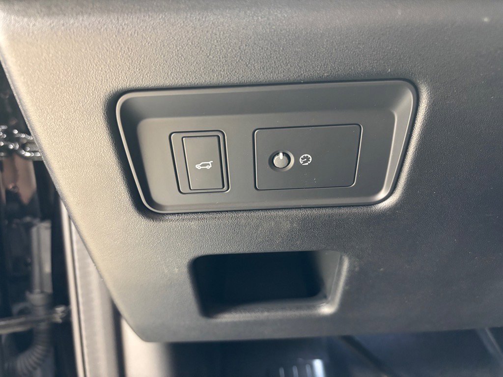 Used 2025 Land Rover Discovery S image 20