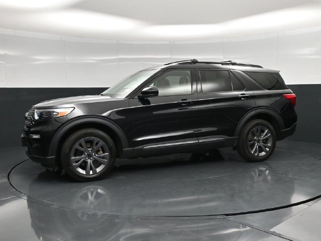 Used 2023 Ford Explorer XLT w/ XLT Sport Appearance Package AWD/4WD image 9