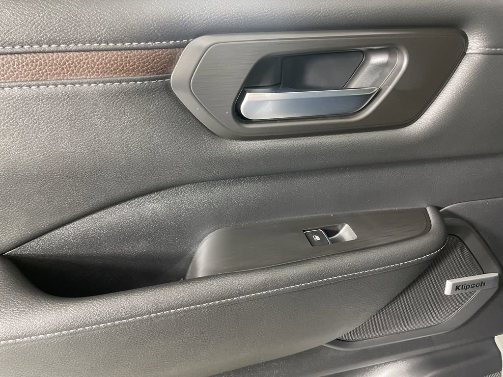 New 2026 Nissan Armada SL w/ Captain's Chari Seat Package image 35