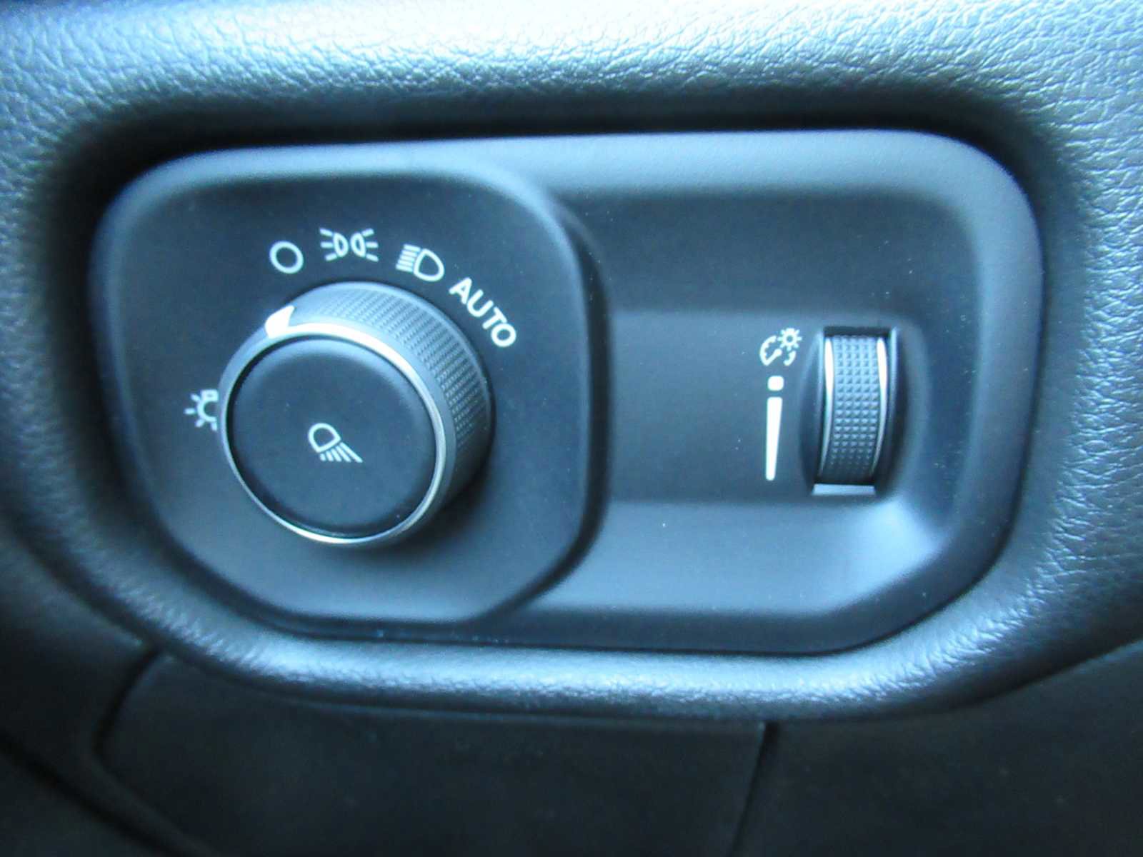 Used 2024 RAM 2500 Tradesman w/ Chrome Appearance Group image 34