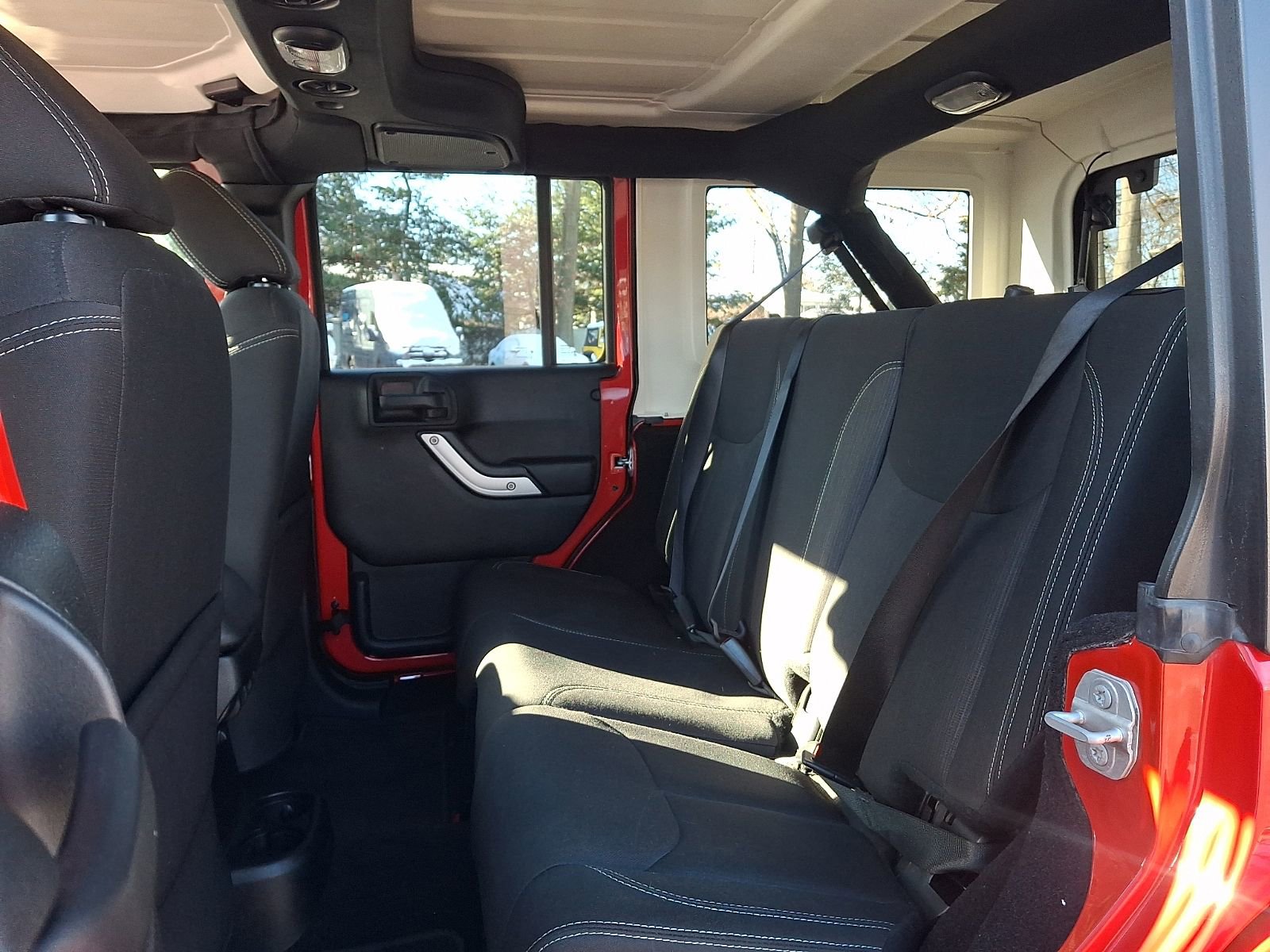 Used 2017 Jeep Wrangler Unlimited Sahara w/ Connectivity Group image 11