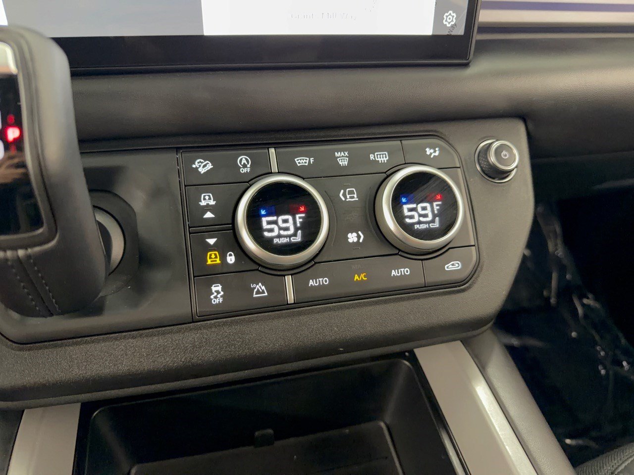 Used 2025 Land Rover Defender 110 V8 AWD/4WD image 22