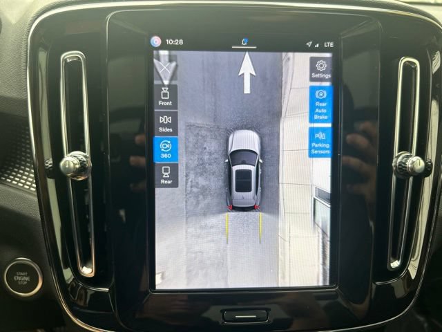 Certified 2025 Volvo XC40 B5 Plus AWD/4WD image 25