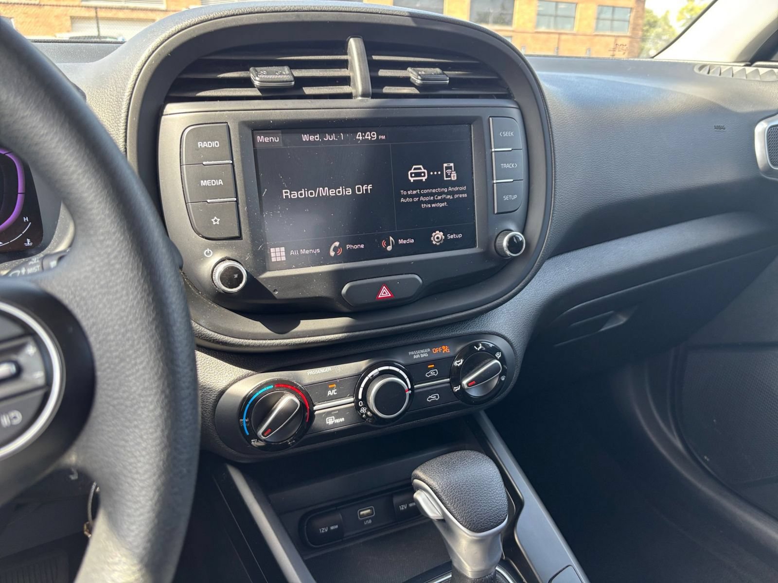 Used 2025 Kia Soul LX w/ LX Technology Package FWD image 16