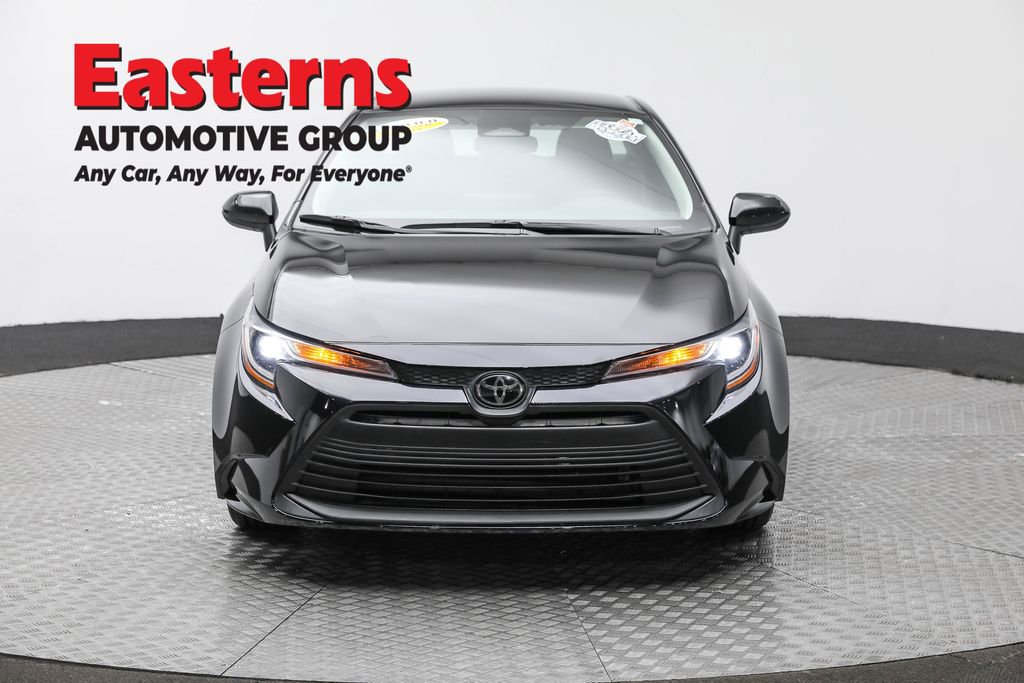 Used 2023 Toyota Corolla LE w/ LE Convenience Package image 2
