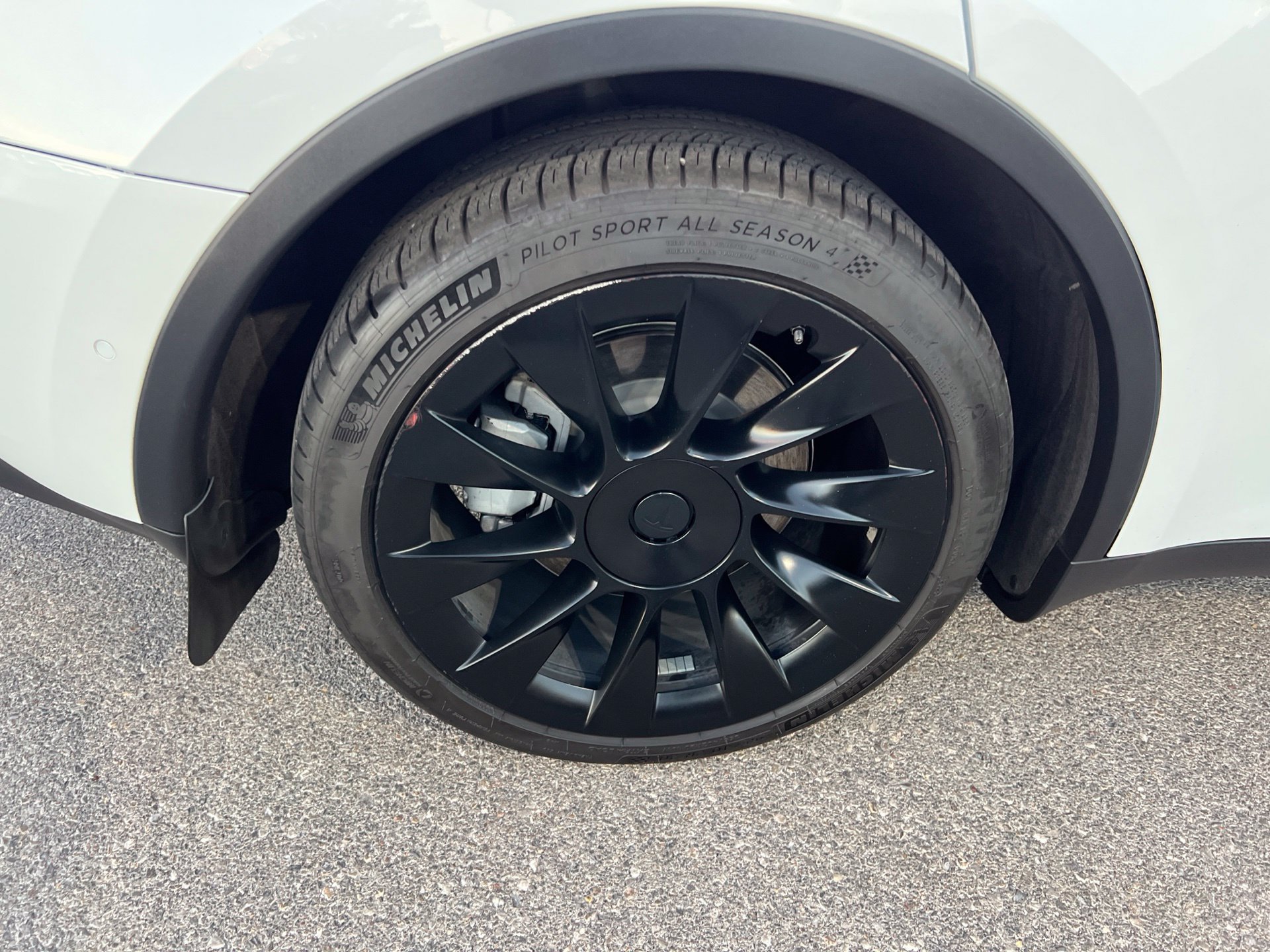 Used 2021 Tesla Model Y Long Range AWD/4WD image 12