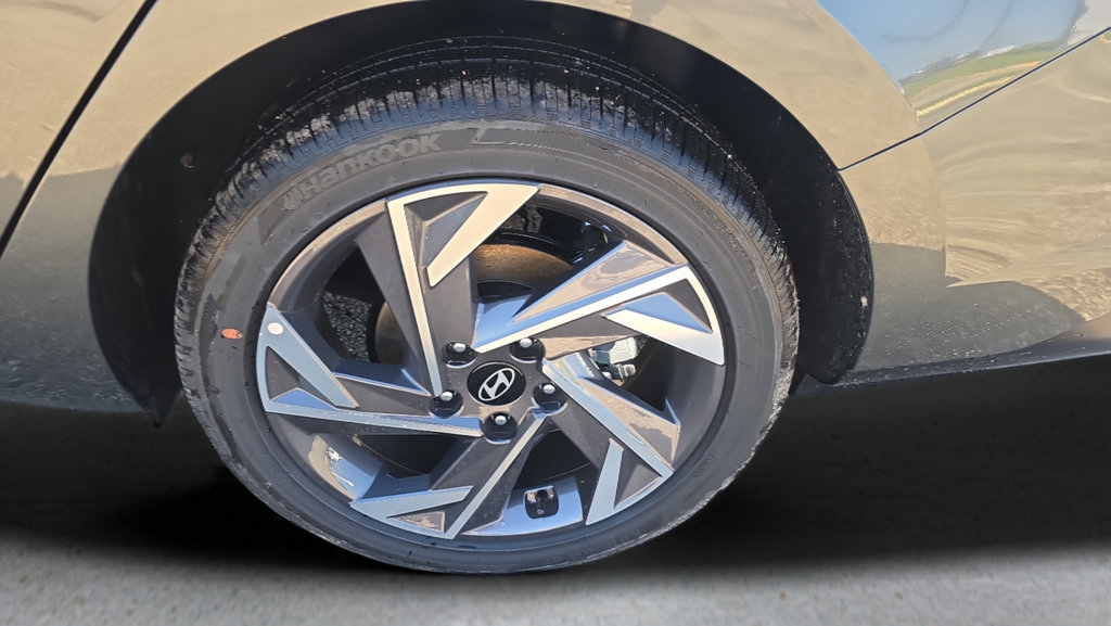New 2026 Hyundai Elantra Limited FWD image 31