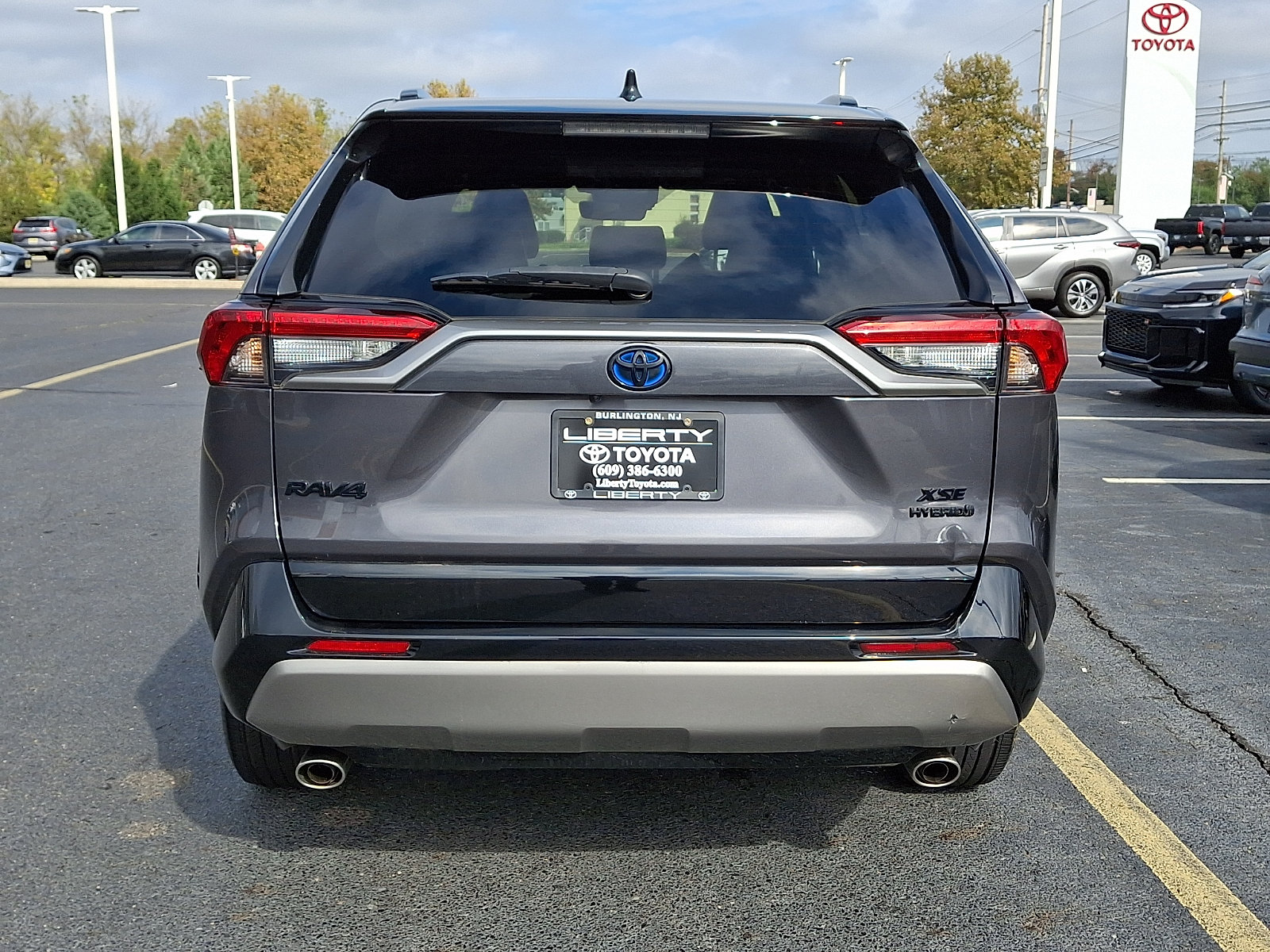 Used 2022 Toyota RAV4 XSE w/ XSE Grade Weather Package AWD/4WD image 5