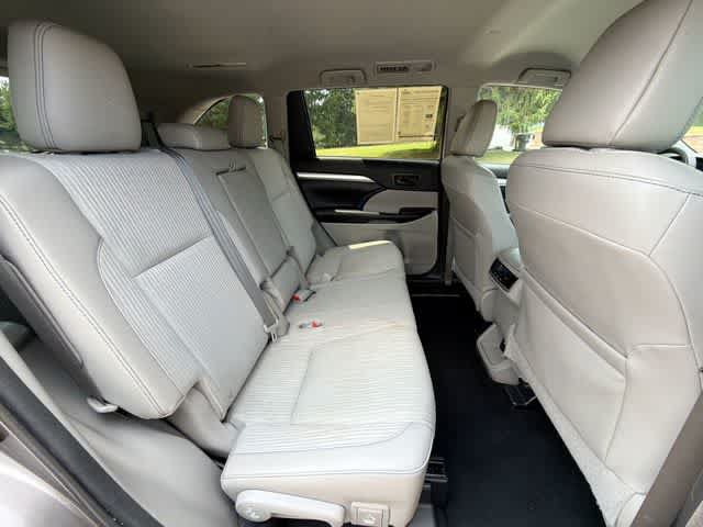 Used 2016 Toyota Highlander Plus AWD/4WD image 23