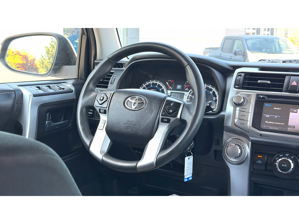 Used 2018 Toyota 4Runner SR5 AWD/4WD image 17
