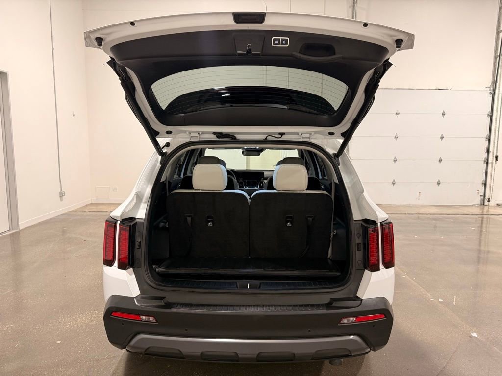 Used 2023 Kia Sorento X-Line EX image 9