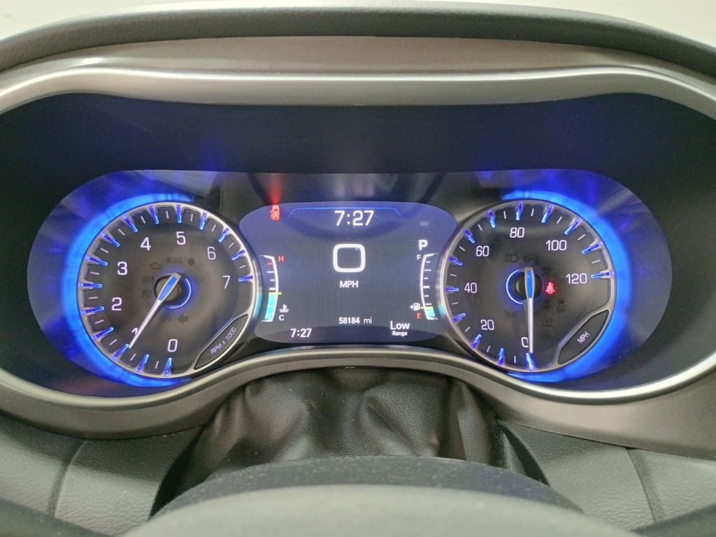 Used 2023 Chrysler Pacifica Touring-L image 16