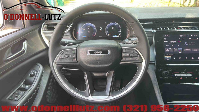 Used 2024 Jeep Grand Cherokee Laredo X w/ Luxury Tech Group I AWD/4WD image 18