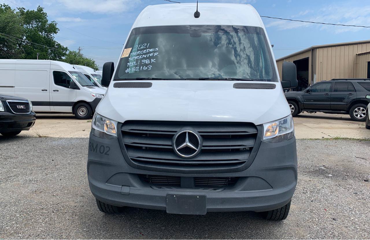 Used 2021 Mercedes-Benz Sprinter 2500 image 2