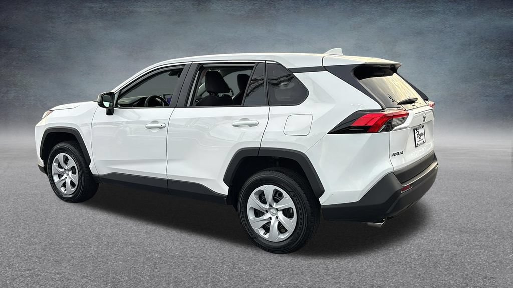 Used 2025 Toyota RAV4 LE AWD/4WD image 5