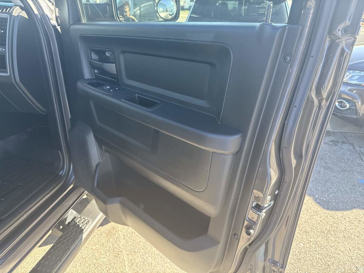 Used 2018 RAM 2500 Tradesman w/ Chrome Appearance Group AWD/4WD image 22