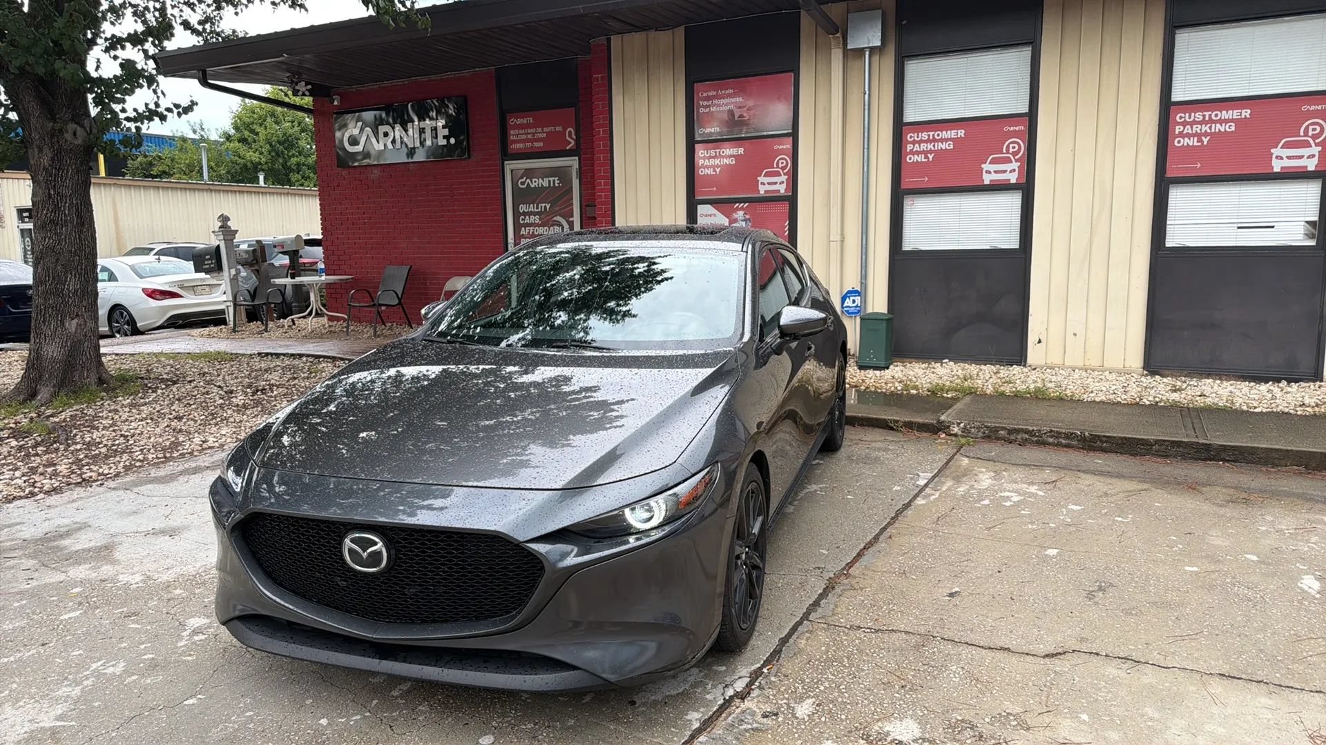 Used 2019 MAZDA MAZDA3 Hatchback w/ Premium Package FWD image 1