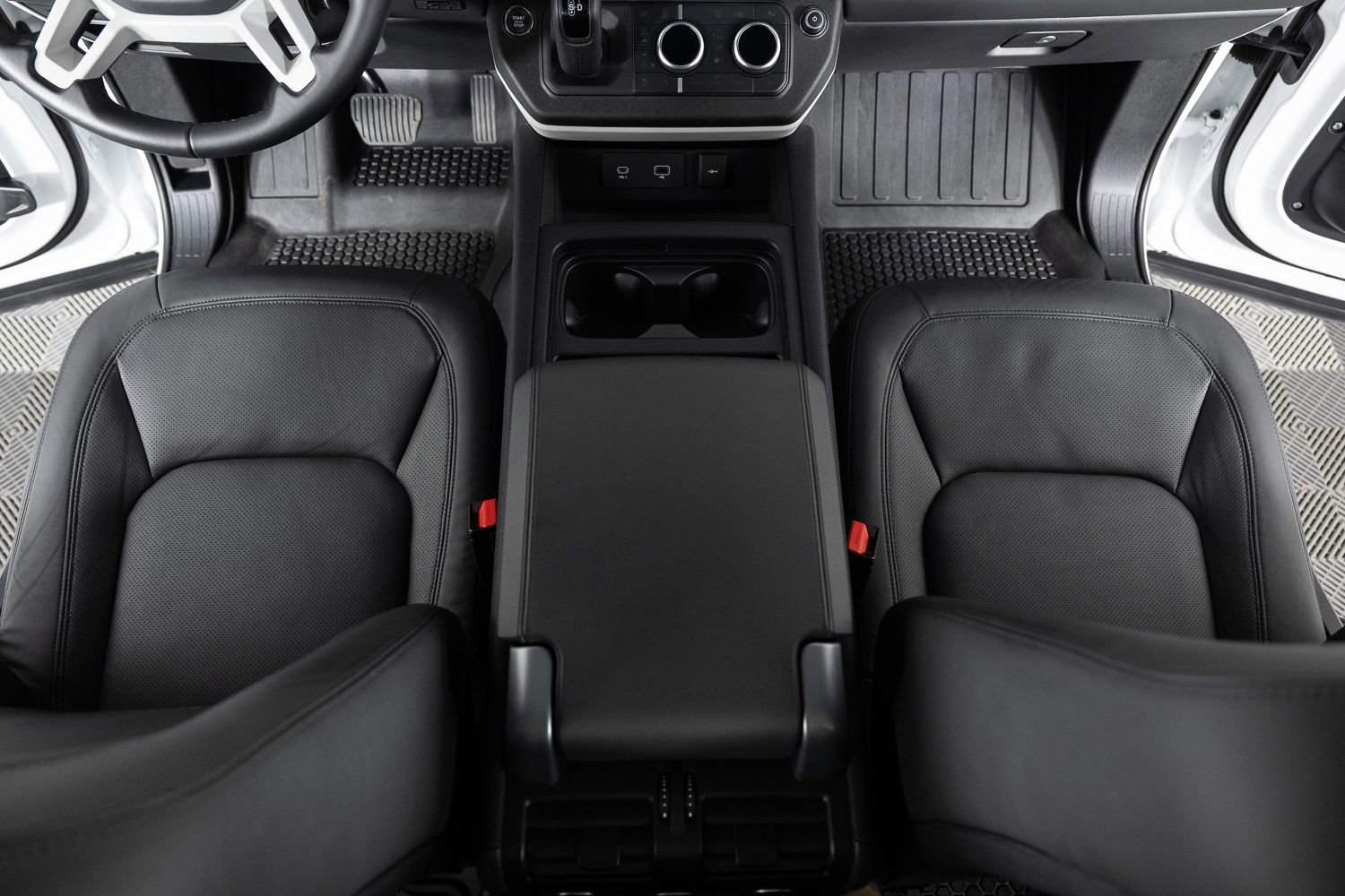 Used 2024 Land Rover Defender 110 SE image 39