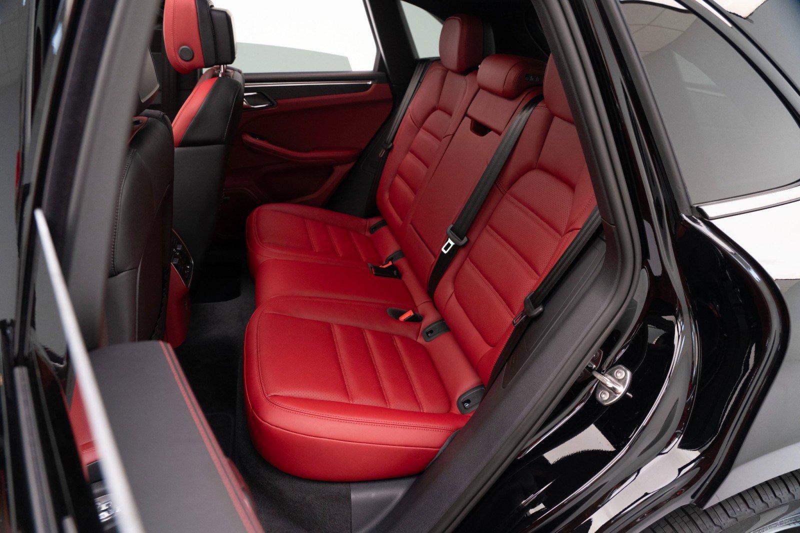New 2026 Porsche Macan GTS image 30