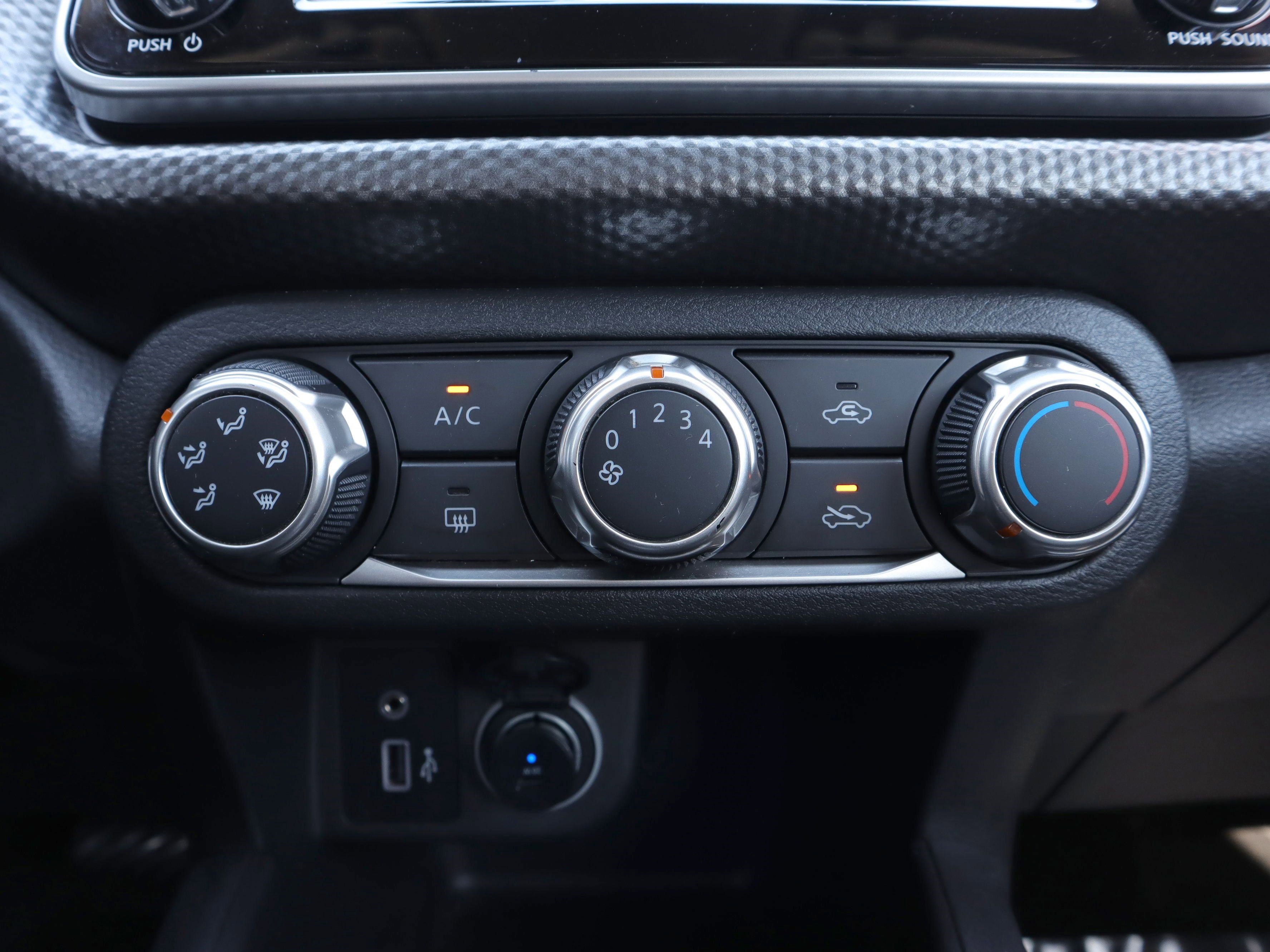 Used 2020 Nissan Kicks S image 13